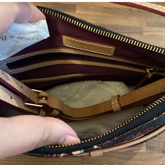 Disney Dooney and Bourke 1/2 Princess Marathon 2017 Purse NWT - Picture 6 of 7